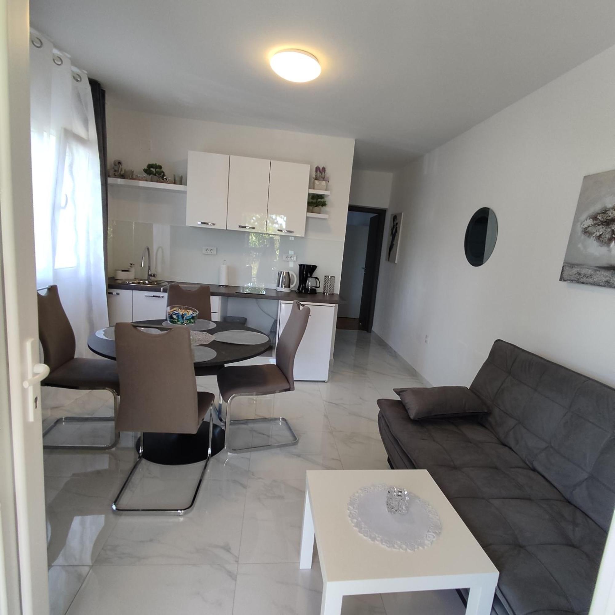Sun house Appartement Brzac Buitenkant foto
