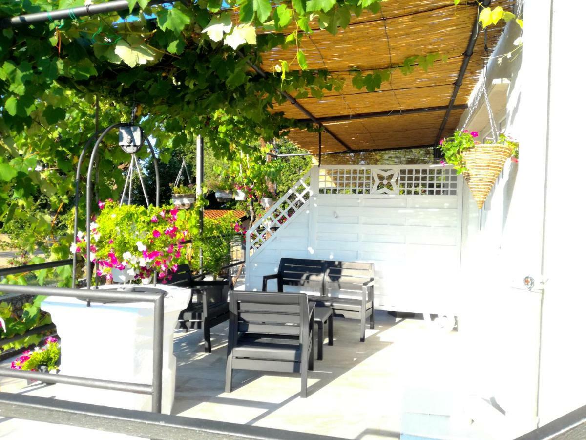 Sun house Appartement Brzac Buitenkant foto